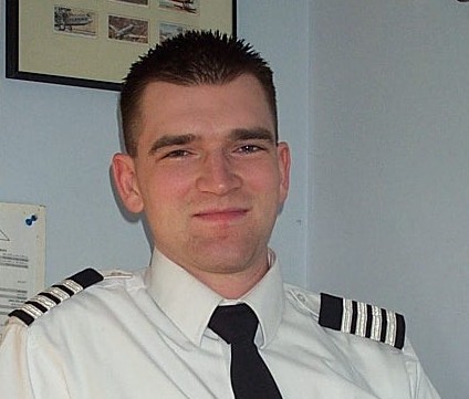 Sean Larkin signs on with Voyageur Airways as King Air Medivac Pilot.  Langley Flying School.